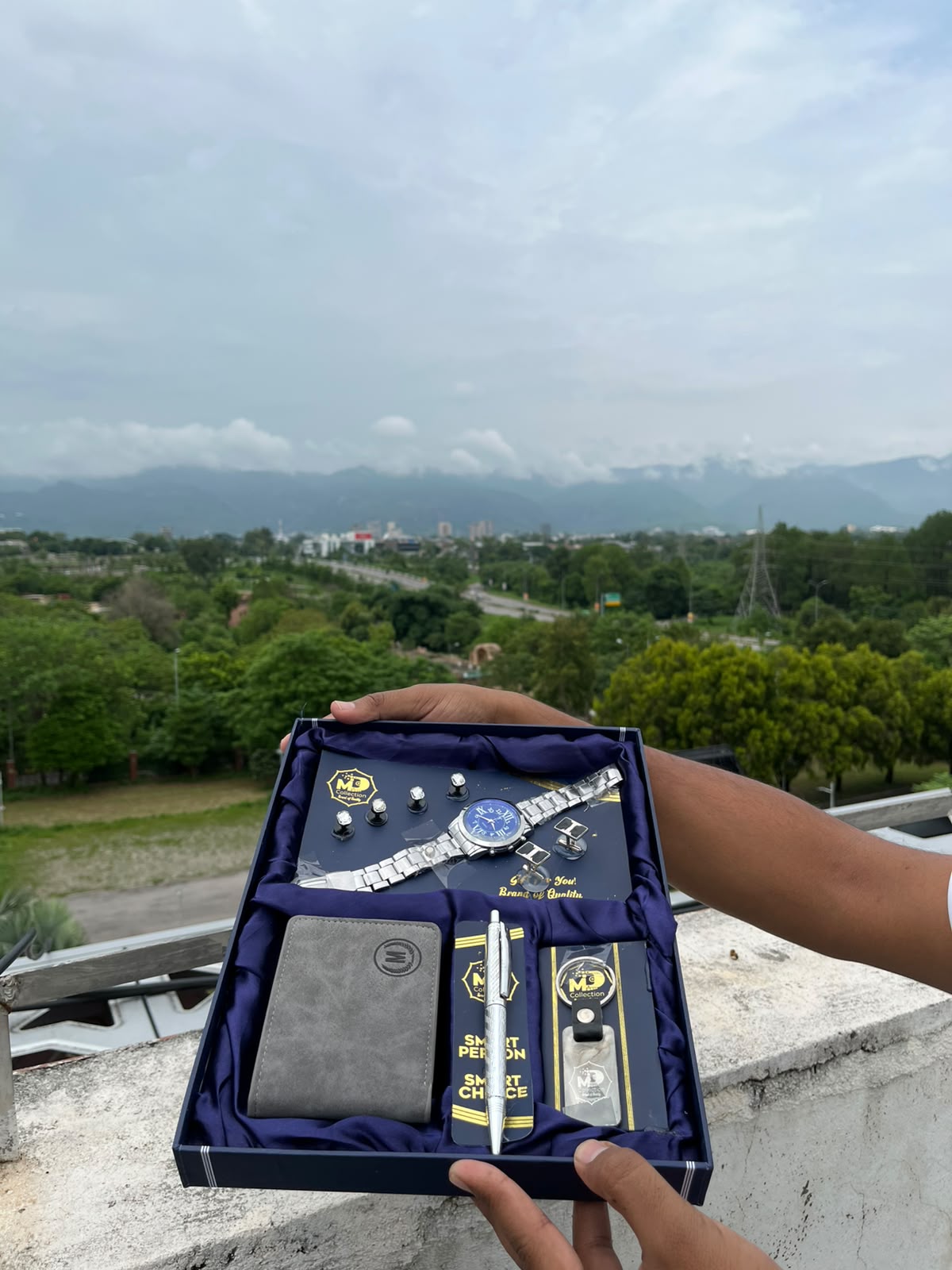 Load video: Premium wallet gift box by Makhzan